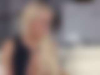 Fit Cougar's Live Sex Cam Show