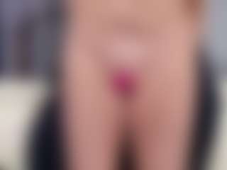 Fit Cougar's Live Sex Cam Show