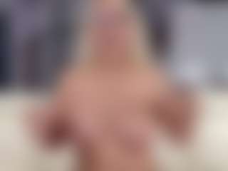 Fit Cougar's Live Sex Cam Show