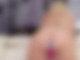 Fit Cougar's Live Sex Cam Show