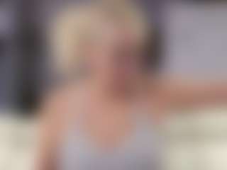 Fit Cougar's Live Sex Cam Show
