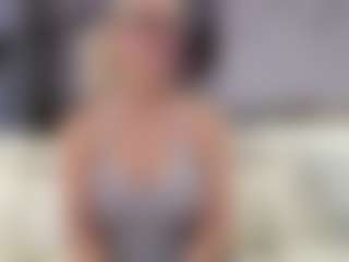 Fit Cougar's Live Sex Cam Show