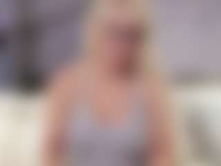 Live cam show with Fit Cougar - Blonde Hair on Camsoda