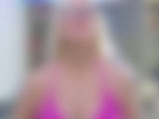 Fit Cougar's Live Sex Cam Show