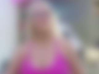 Fit Cougar's Live Sex Cam Show