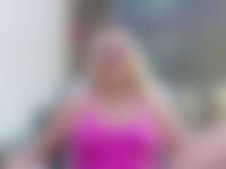 Fit Cougar's Live Sex Cam Show