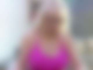 Fit Cougar's Live Sex Cam Show