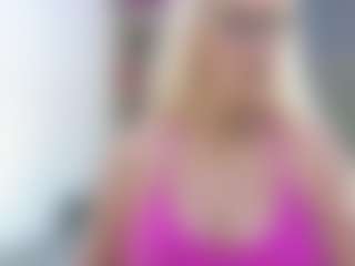 Fit Cougar's Live Sex Cam Show