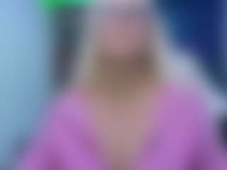 Fit Cougar's Live Sex Cam Show