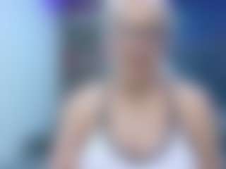 Fit Cougar's Live Sex Cam Show