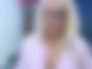 Live cam show with Fit Cougar - Blonde Hair MILF on Camsoda
