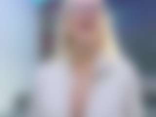 Fit Cougar MILF webcam performer live streaming