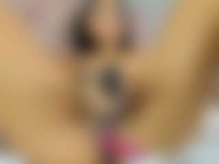 Live cam show with Cata Lopez - Master on Livezox