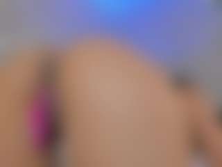 Live cam show with Cata Lopez - Brown Eyes on Camsoda