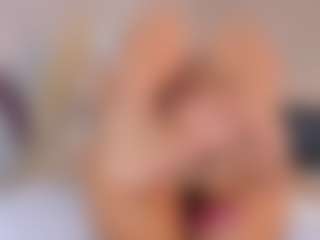 Live cam show with Cata Lopez - Fingers on Camsoda