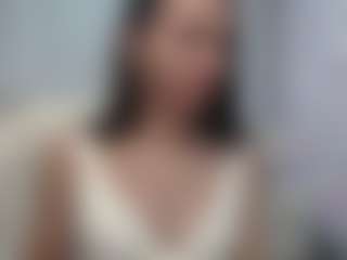 Live cam show with KaraCriegs - Living Room on xxxlivecams.org