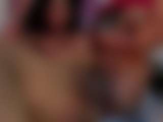 Reina MILF webcam performer live streaming