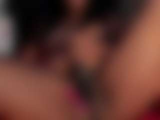 Reina MILF webcam performer live streaming
