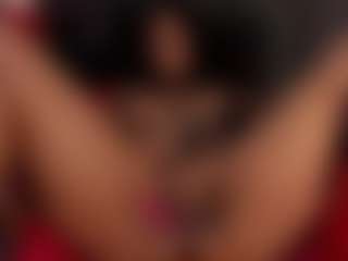 Live cam show with Reina - Ebony MILF on CamClone
