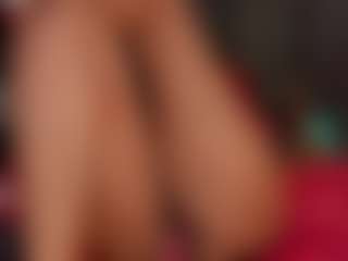 Reina MILF webcam performer live streaming