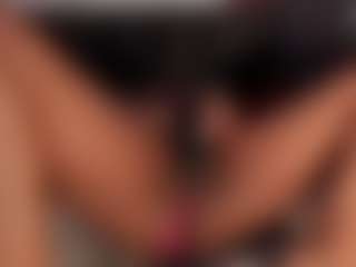 Live cam show with Reina - Natural on livesexfox.com