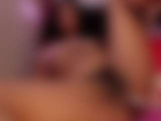 Reina MILF webcam performer live streaming