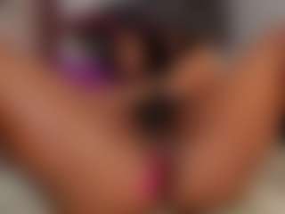 Live cam show with Reina - Ass Bouncing on live.xbliss.ai