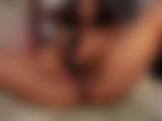 Live cam show with Reina - Black Shaved Pussy on live.xbliss.ai