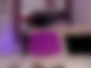 Live cam show with Reina - Camel Toe on Dolls Live