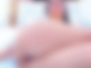 Live cam show with RileySweet - Living Room on Milfs Live