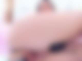 Live cam show with RileySweet - Living Room on Livezox