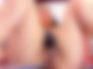 Live cam show with RileySweet - Living Room on Milfs Live