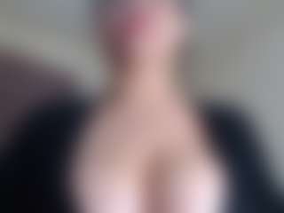 Live cam show with Milfcamila - Curvy MILF on Cam Slut