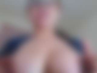 Live cam show with Milfcamila - BBW MILF on Camiplay Live