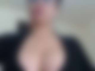 Milfcamila's Live Sex Cam Show