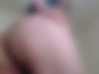 Live cam show with Milfcamila - Hairy Pussy MILF on Camsoda