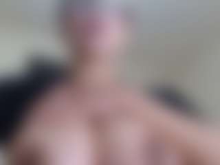 Live cam show with Milfcamila - Brown Eyes MILF on Big Tits