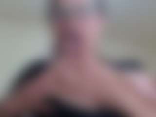 Live cam show with Milfcamila - Strip Mature on Instabang