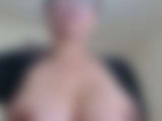 Live cam show with Milfcamila - Hairy Pussy MILF on CamSextacy