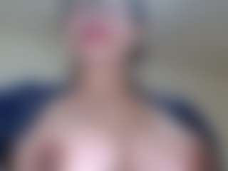 Milfcamila MILF webcam performer live streaming