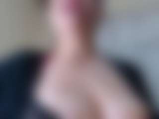 Live cam show with Milfcamila - Gamer MILF on Camsoda