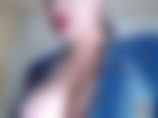 Live cam show with Milfcamila - Curvy MILF on Mixed Magazine Live