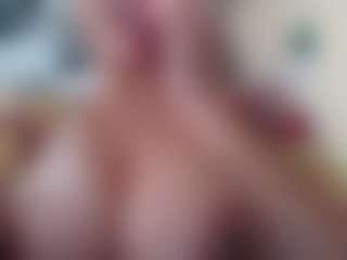 Live cam show with Milfcamila - Gamer Mature on camgirlchat.live