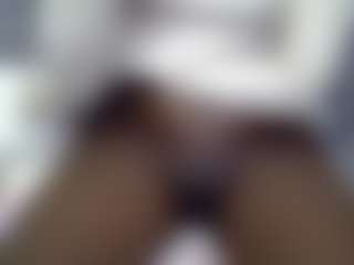 Live cam show with queentalia - Black Petite on Chatstar
