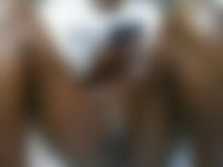 Live cam show with queentalia - Ebony Petite on Milfs Live