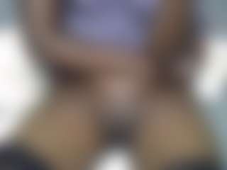 Live cam show with queentalia - Black Petite on intimatelivegirls.com