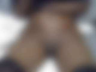 Live cam show with queentalia - Black Petite on TottyGirls