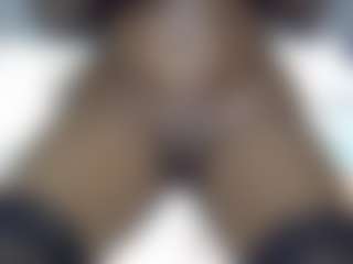 Live cam show with queentalia - Small Ass on Gym Cam Girls