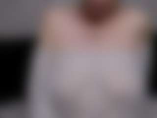 Live cam show with AmberHotQueen - Middle Aged on Fapmatic.com