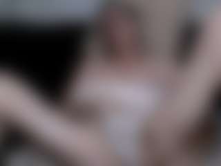 Live cam show with AmberHotQueen - Middle Aged on luckytryst.com